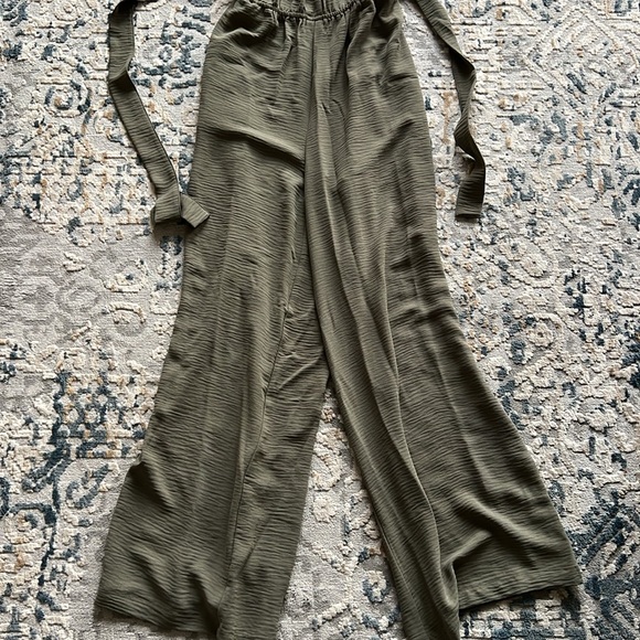 Sleeveless wide leg jumpsuit with utility pockets in dusty olive - Size Small - Picture 3 of 6